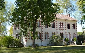 Les Chambres D'Hotes Du Domaine De Lugazaut